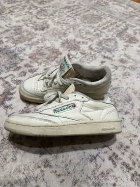 Reebok classic women’s off White Sneakers with Green Logo